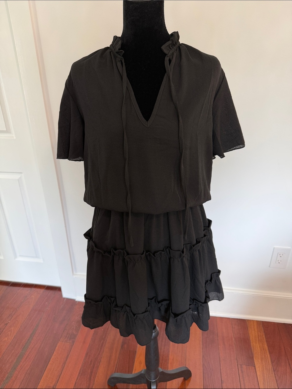 Women’s Black Ruffle Tiered Short-Sleeve Dress